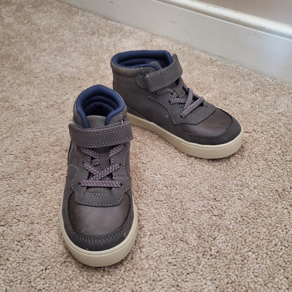 OshKosh B'gosh high top tennis shoe 10 NWOT